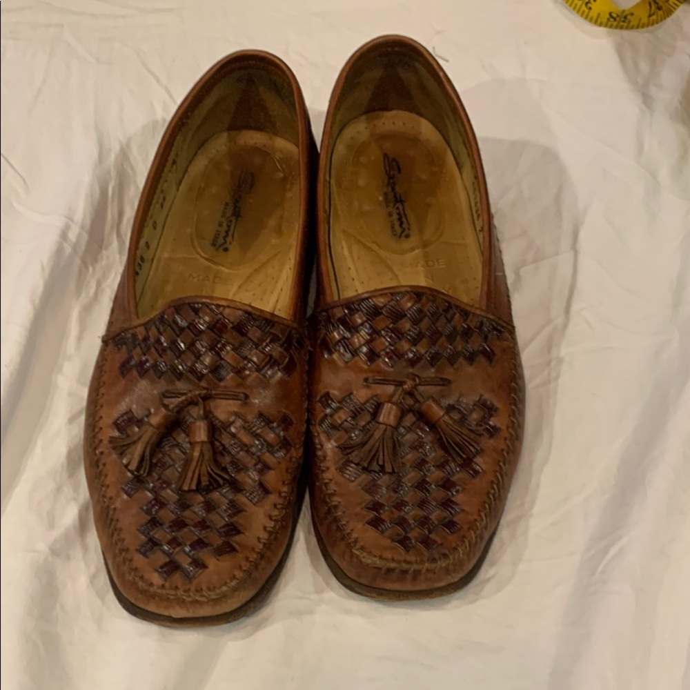 Santoni, made in Italy, size 9.5 men’s Brown Leather Loafers with Tassels